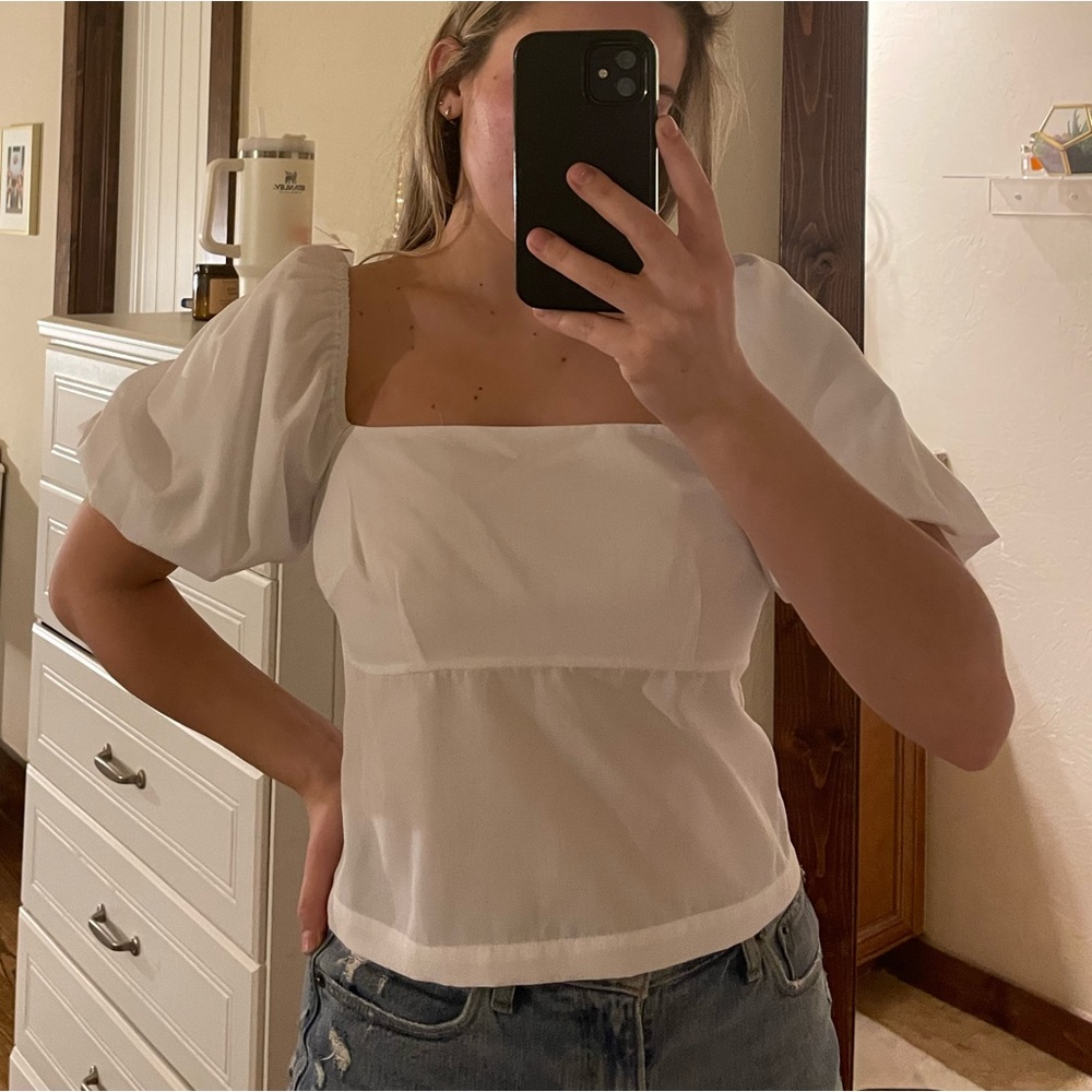 Gianni Bini white puffer sleeve top